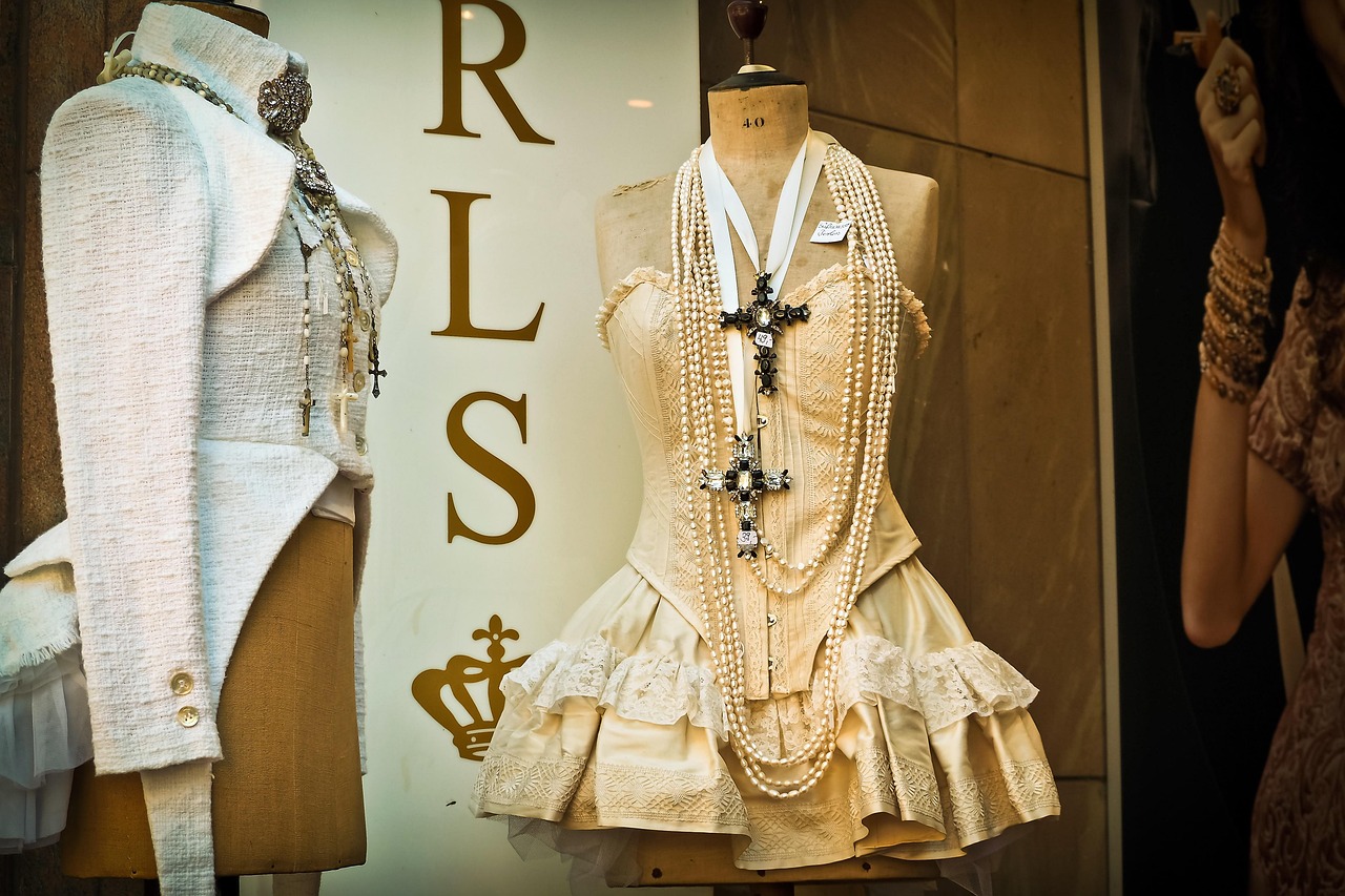 entdecken sie angesagte fashion boutiquen mit exklusiver mode, einzigartigen styles und aktuellen trends. finden sie ihre perfekte boutique für individuelle outfits und hochwertige markenmode.