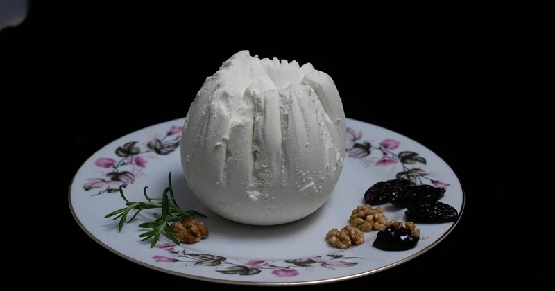 Welche vegane Mascarpone bekommen Sie im Supermarkt – und lohnt sich der Griff zur Eigenmarke?